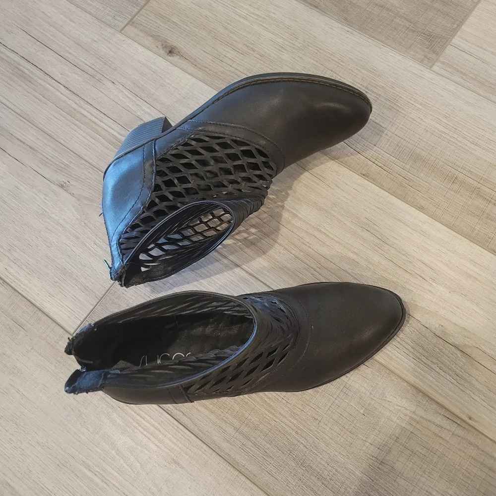 SUGAR ARLENE BLACK ANKLE BOOTIES SIZE 8.5